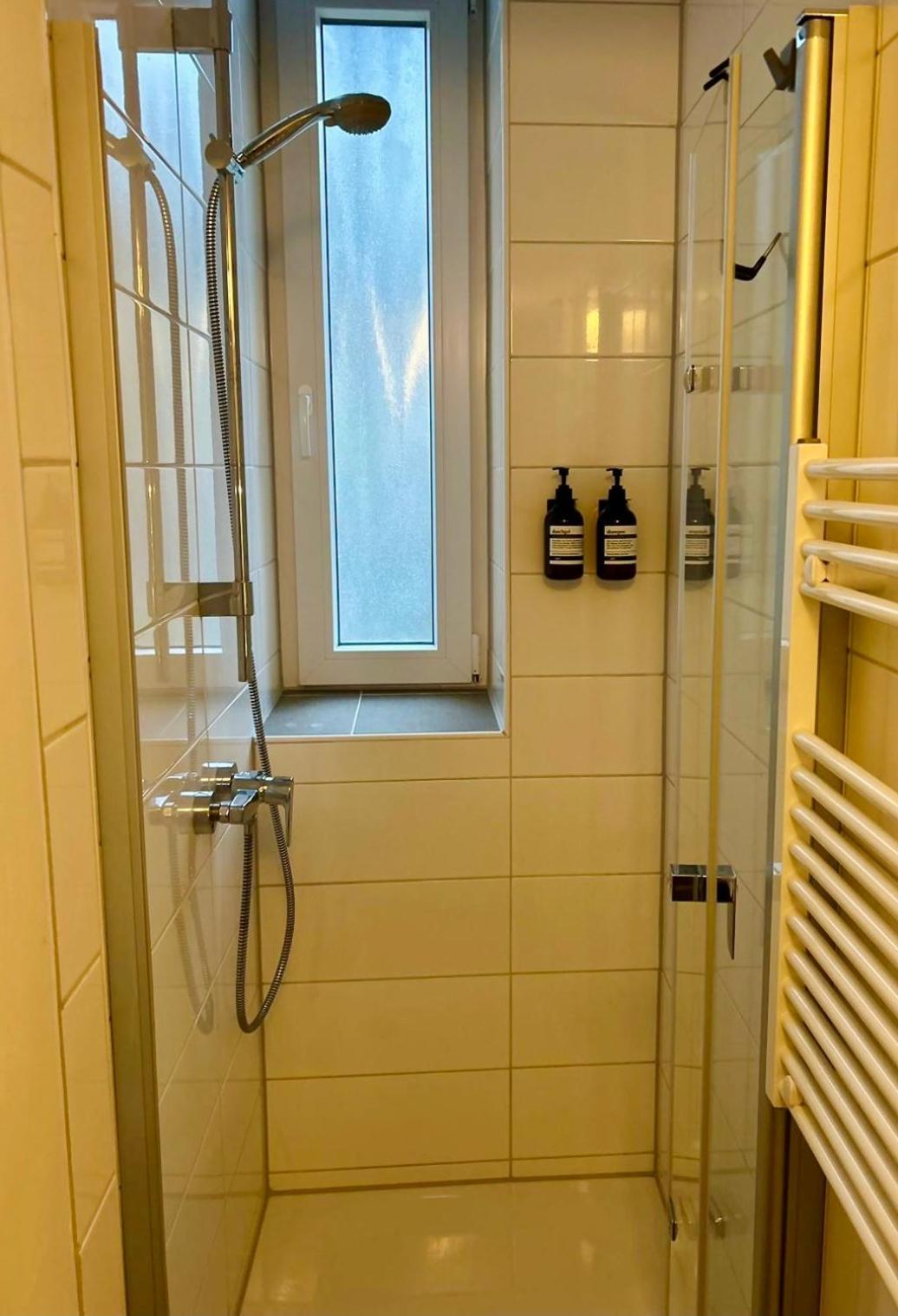 Feelslikehome - Stylische Und Zentrale Altbauwohnung Mit Terrasse&Garten Bochum Exterior foto